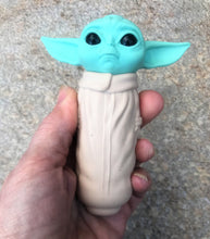 5" Detachable Silicone Baby Yoda w/Glass Bowl Hand Pipe